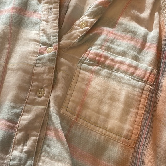 Iight patterned button down - Picture 2 of 2